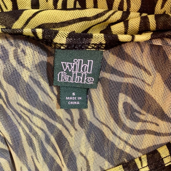 Wild Fable green black zebra stripe mesh top, S - Picture 4 of 4